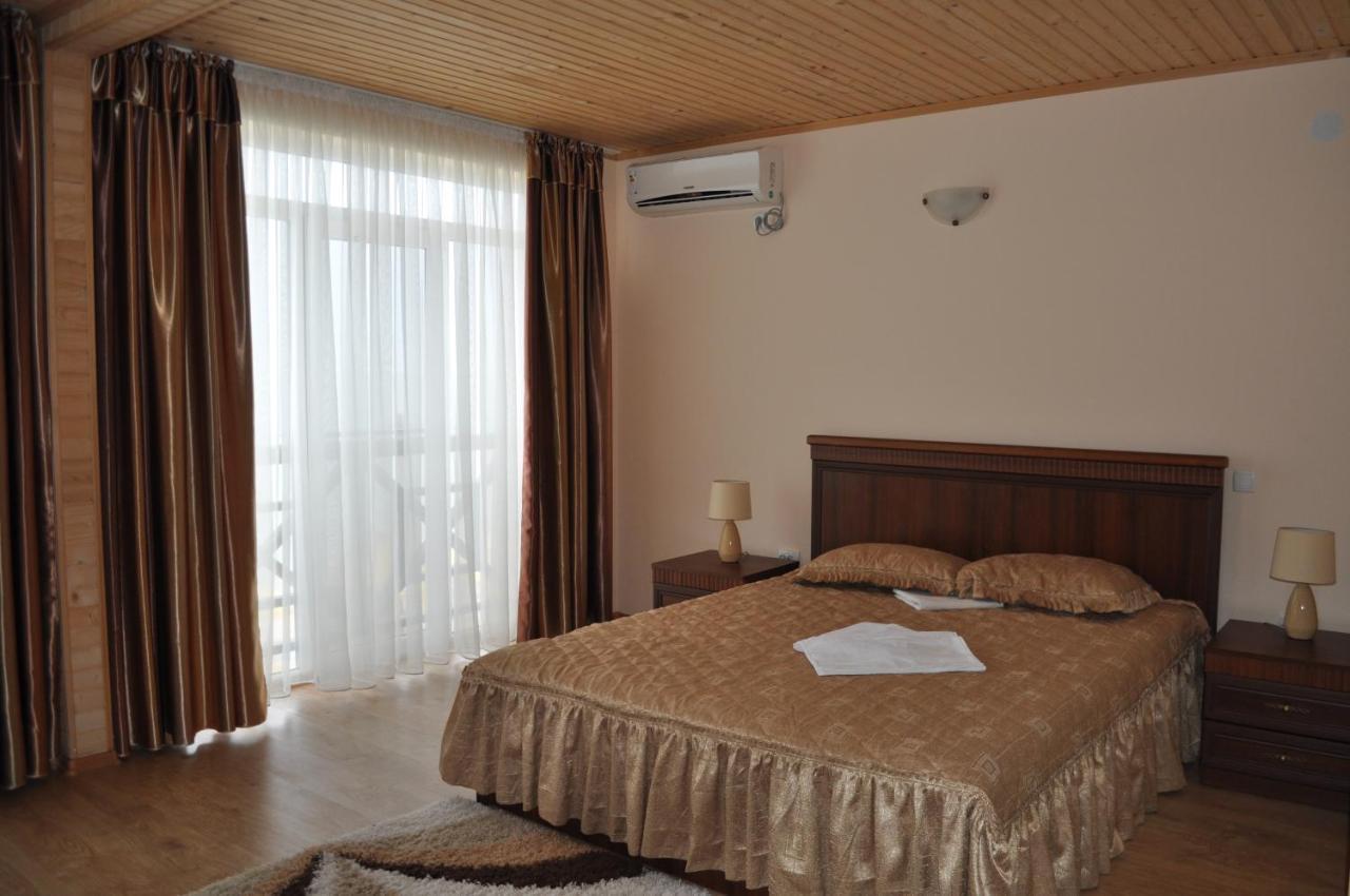 Веселий Кут Hotell Zaliznij Port Eksteriør bilde