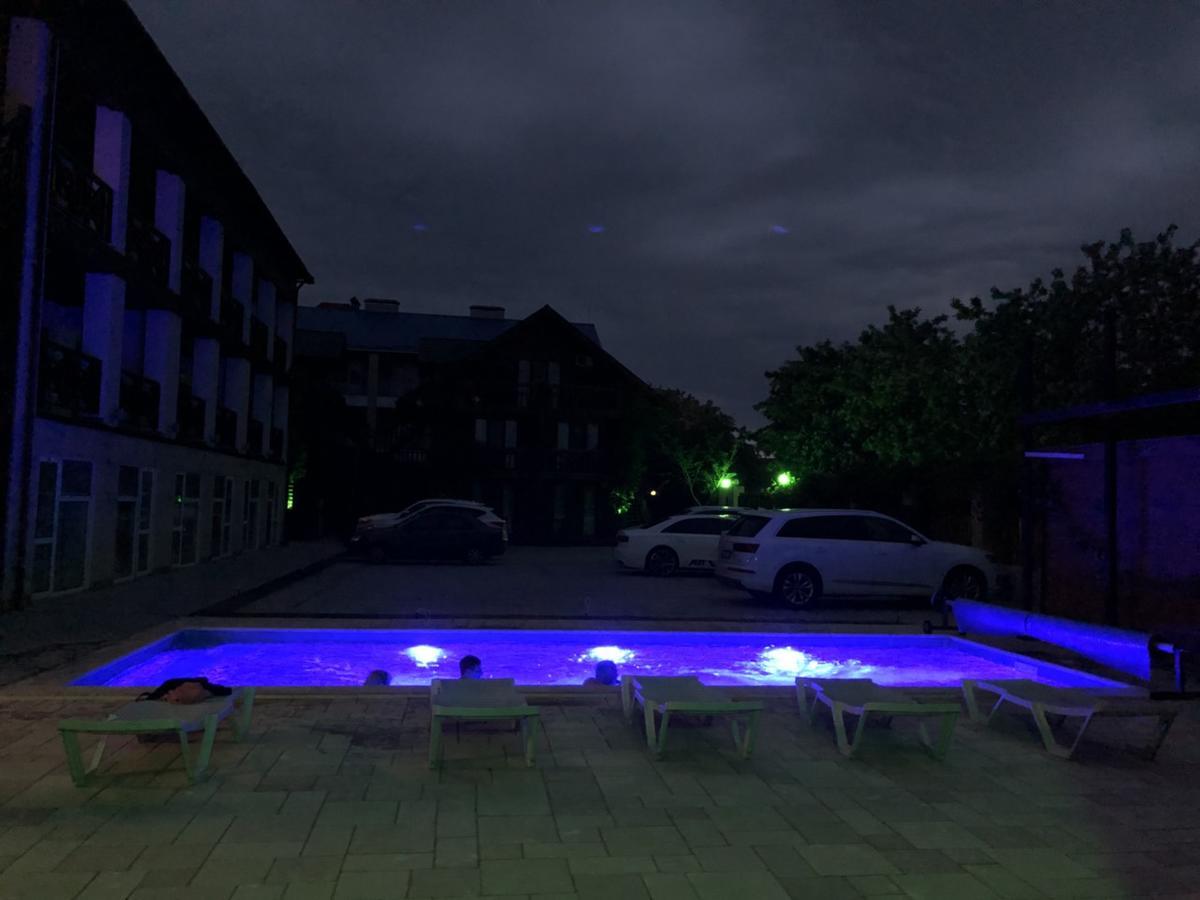 Веселий Кут Hotell Zaliznij Port Eksteriør bilde