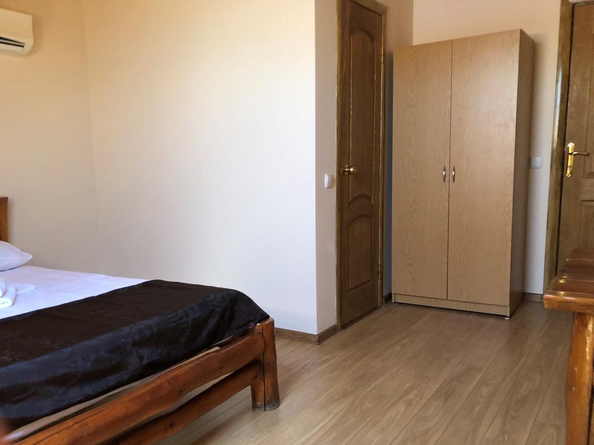 Веселий Кут Hotell Zaliznij Port Eksteriør bilde