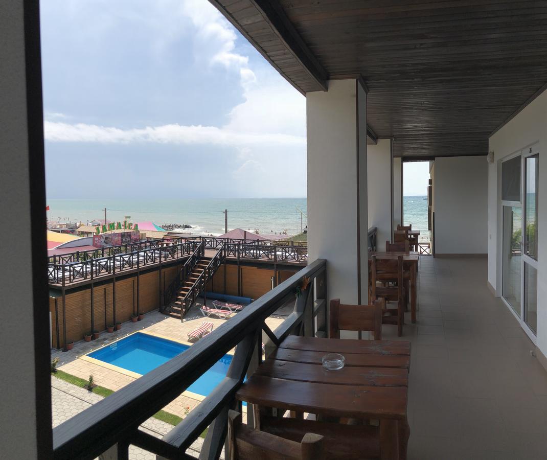 Веселий Кут Hotell Zaliznij Port Eksteriør bilde